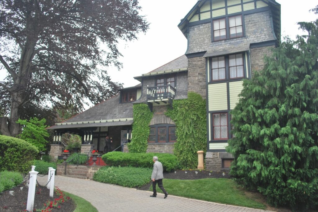 An outside photo of Knowlton Mansion before the Gala started.